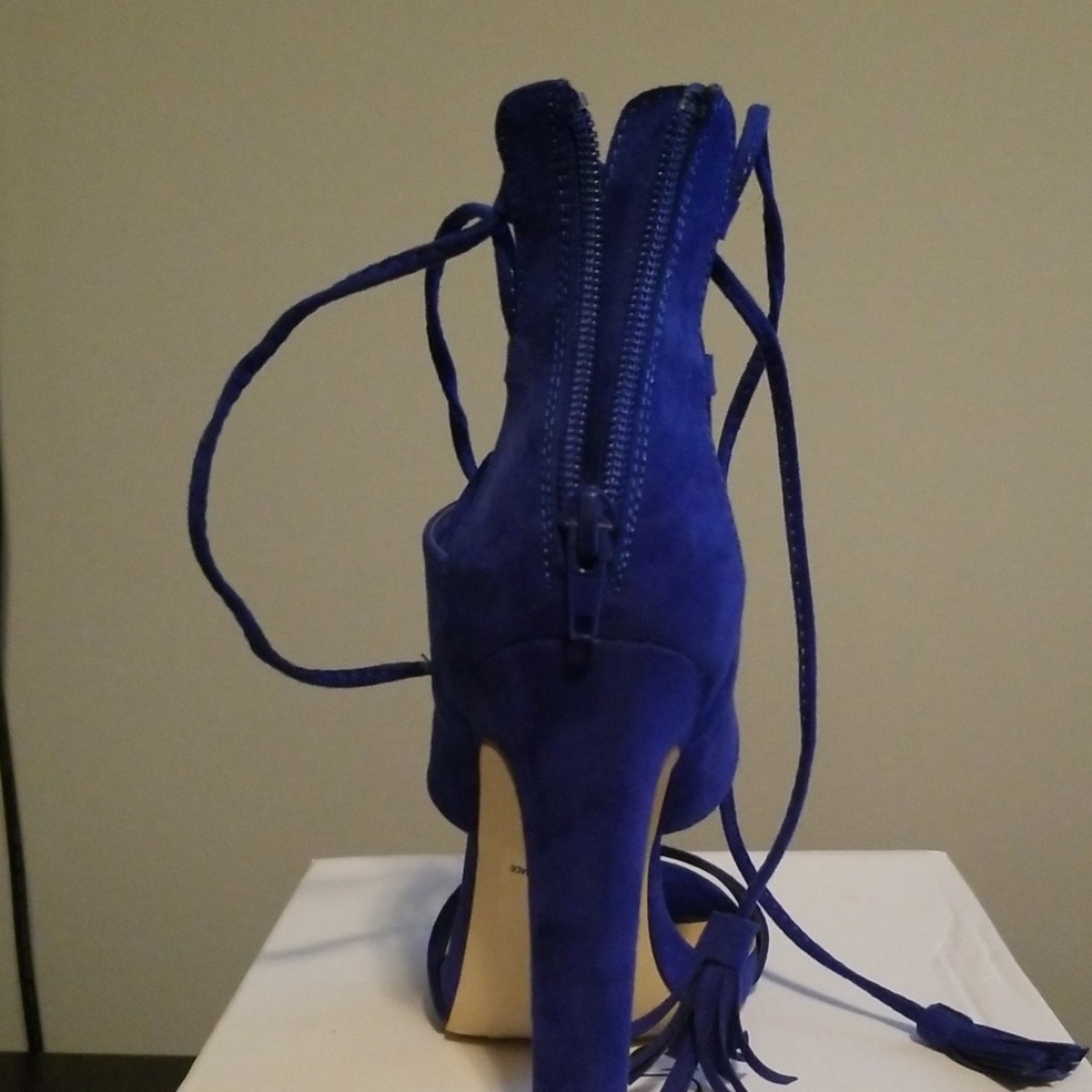 Heels - Picture 4 of 7